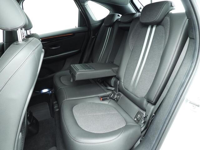 BMW 2-SERIE Active Tourer 218i Automaat Sportline / Trekhaak / PDC / Climate / Cruise / LED / Head-up / Sportstoelen / Alu wielen 17 inch