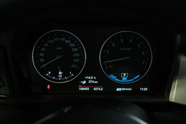 BMW 2-SERIE Active Tourer 225xe iPerformance Centennial High Executive Pano, Navi, Xenon, Plugin17"inch, Stoelverwarming, 225PK!