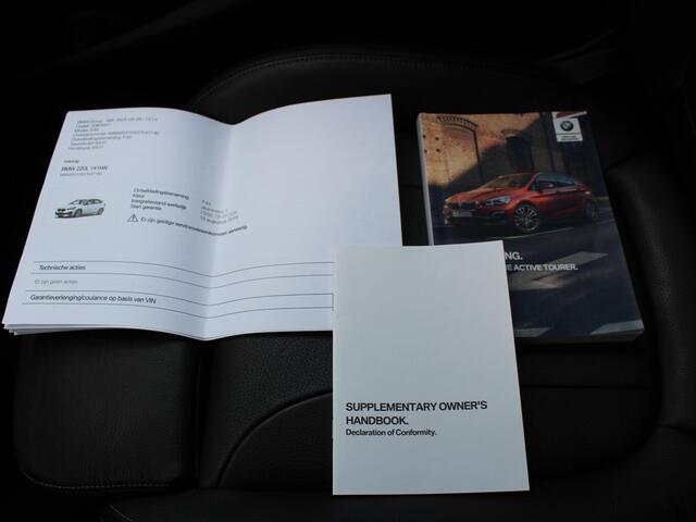 BMW 2-SERIE Active Tourer 220i High Executive Edition AUTOMAAT / Trek gw 1500 / Lederen Bekleding / Navigatie / Elektrisch Schuif-/Kanteldak / Elektrisch Bedienbare Achterklep / Head-Up Display /