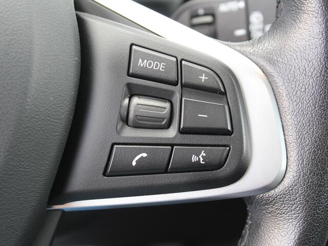 BMW 2-SERIE Active Tourer 220i High Executive Edition AUTOMAAT / Trek gw 1500 / Lederen Bekleding / Navigatie / Elektrisch Schuif-/Kanteldak / Elektrisch Bedienbare Achterklep / Head-Up Display /