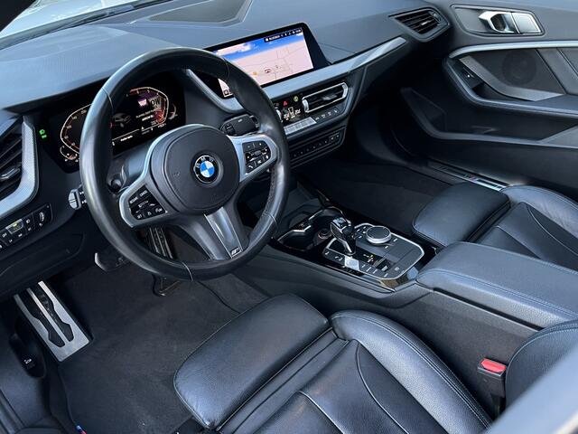 BMW 2-SERIE 218i High Executive | Pano | Trekhaak | Adaptief |