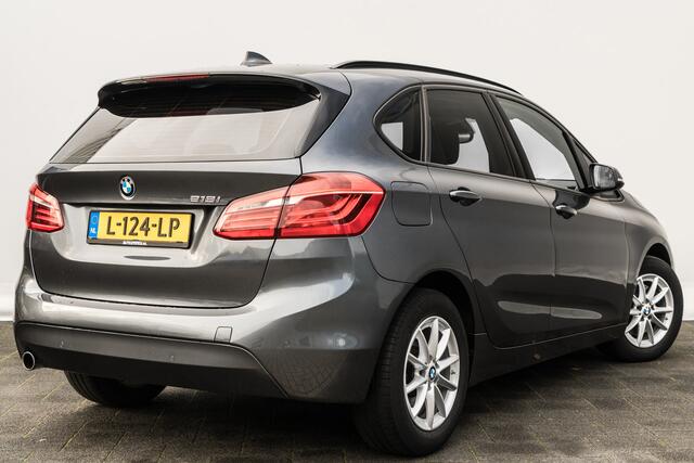 BMW 2-SERIE Active Tourer 218i Business | Automaat | Xenon | Trekhaak | PDC | Stoelverwarming | Climate control