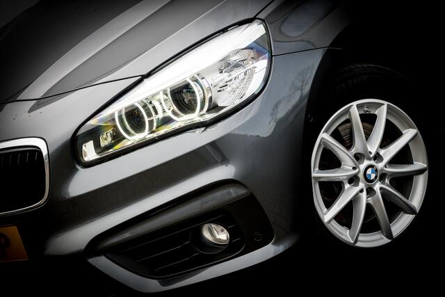 BMW 2-SERIE Active Tourer 218i Business | Automaat | Xenon | Trekhaak | PDC | Stoelverwarming | Climate control