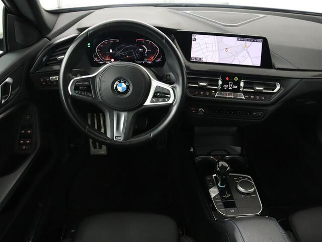 BMW 2-SERIE Gran Coupé 218i M Sport | Panoramadak | Stoelverwarming | Camera | Sfeerverlichting | Carplay | Navigatie | Sportstoelen | Park Assist | Live Cockpit | Climate control