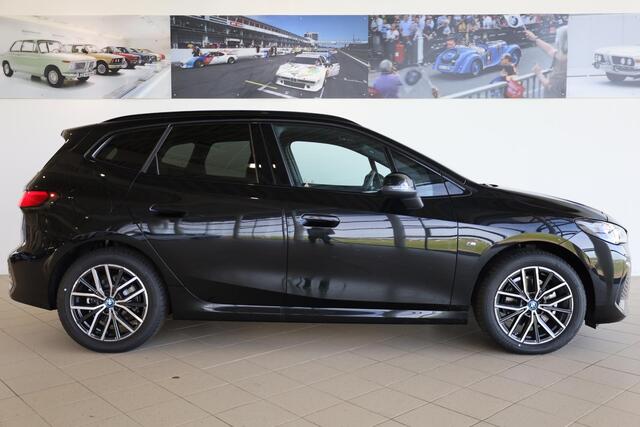BMW 2-SERIE Active Tourer 225e xDrive M Sportpakket Pro | Driving Assitant Plus | Panoramadak | Trekhaak