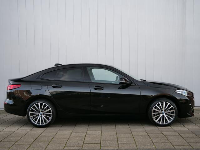 BMW 2-SERIE Gran Coupé High Executive 218i 141 Pk Automaat Navigatie / Camera / DAB / Apple Carplay