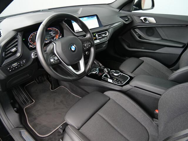 BMW 2-SERIE Gran Coupé High Executive 218i 141 Pk Automaat Navigatie / Camera / DAB / Apple Carplay