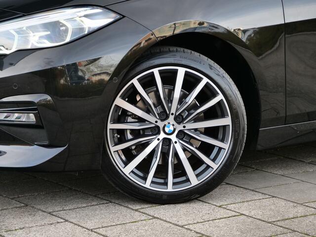 BMW 2-SERIE Gran Coupé High Executive 218i 141 Pk Automaat Navigatie / Camera / DAB / Apple Carplay