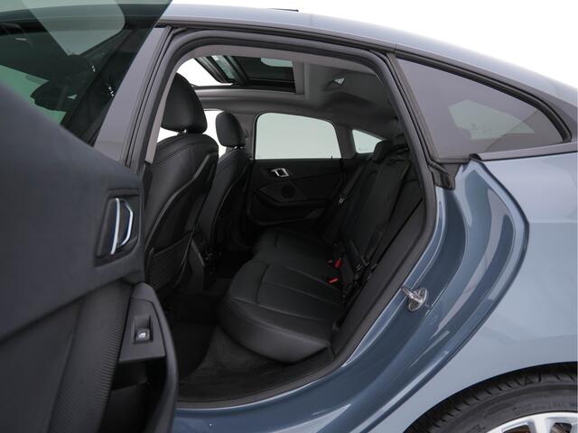 BMW 2-SERIE Gran Coupé 218i High Executive Aut. *PANO | FULL-LEATHER | FULL-LED | ADAPTIVE-CRUISE | DIGI-COCKPIT | SPORT-SEATS | NAVI-FULLMAP | DAB+ | ECC | PDC | 17''ALU | TOWBAR*