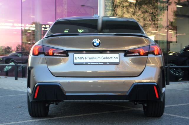 BMW 2-SERIE Gran Coupé 220 M Sport Automaat / Sportstoelen / Achteruitrijcamera / M Adaptief onderstel / Adaptieve LED / Comfort Access / Stoelverwarming / Harman-Kardon