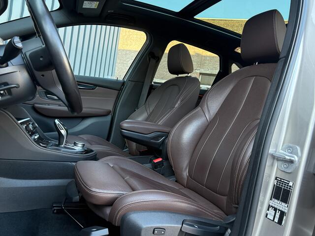 BMW 2-SERIE Active Tourer 218i Business Edition Plus | Panodak | Head Up | Trekhaak | Camera | Prijs Rijklaar!!