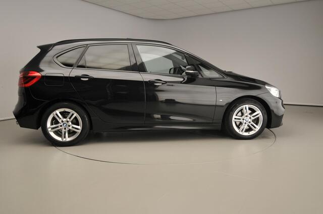 BMW 2-SERIE Active Tourer 220i Automaat / M-Sportpakket / Panoramadak / HIFI / Leder / Camera / LED / Alu wielen 17 inch