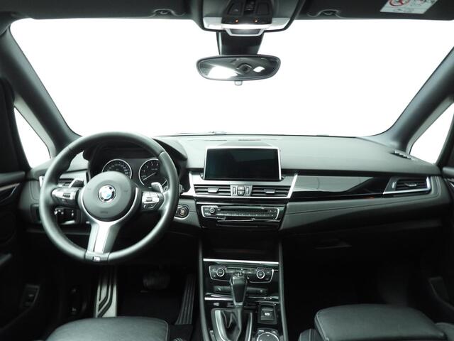 BMW 2-SERIE Active Tourer 220i Automaat / M-Sportpakket / Panoramadak / HIFI / Leder / Camera / LED / Alu wielen 17 inch