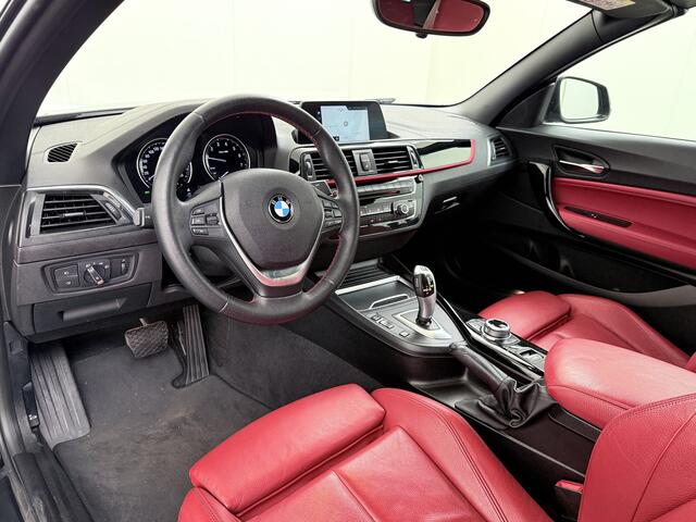 BMW 2-SERIE Cabrio 218I 136pk AUT-8 Leer+Verwarmd Navi Connected-Drive Ecc Cruise Control Pdc High Executive Sport Led Bluetooth Licht-Regensensor Sportstoelen WiFi v.b 46.000 nieuw
