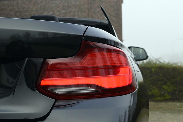 BMW 2-SERIE Cabrio 218i M-Sport Rijklaarprjs-Garantie Navigatie Airco Stoel/Stuur verwarming Led