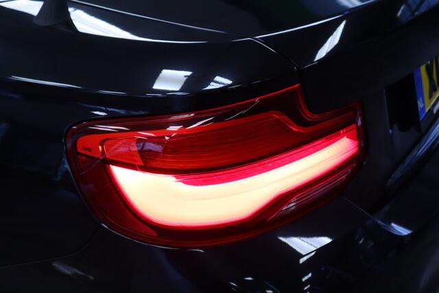 BMW 2-SERIE Cabrio 220i High Executive H&K PDC