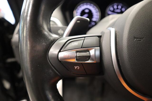 BMW 2-SERIE Cabrio 220i High Executive H&K PDC