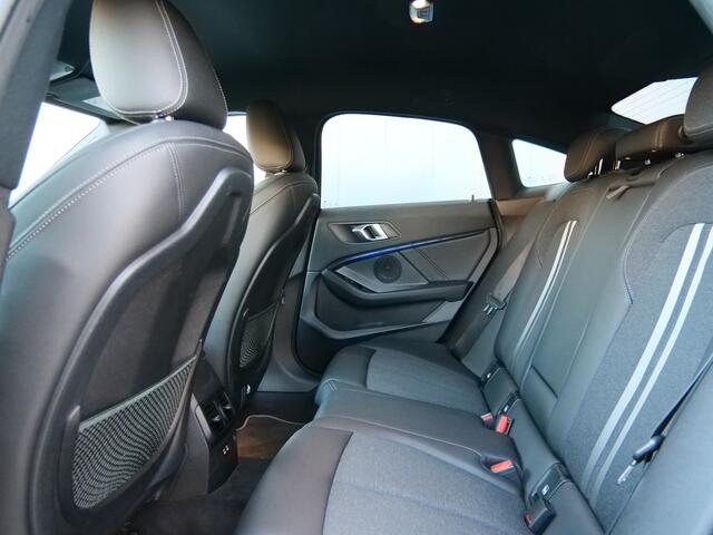 BMW 2-SERIE Gran Coupé 218i Executive Edition 141 Pk Automaat Navigatie / DAB / Apple Carplay / PDC / Sportstoelen