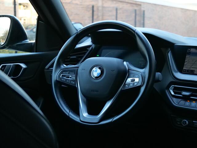 BMW 2-SERIE Gran Coupé 218i Executive Edition 141 Pk Automaat Navigatie / DAB / Apple Carplay / PDC / Sportstoelen