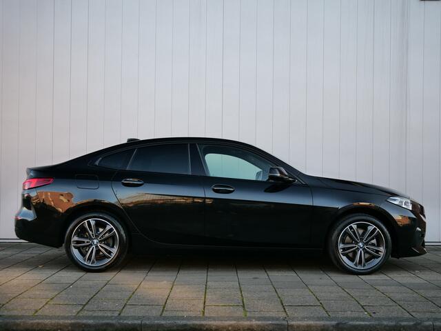 BMW 2-SERIE Gran Coupé 218i Executive Edition 141 Pk Automaat Navigatie / DAB / Apple Carplay / PDC / Sportstoelen