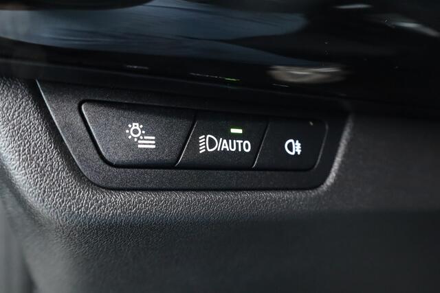 BMW 2-SERIE Active Tourer 220i | Navi | Camera | Stoelverw. | Apple CarPlay | Cruise | 17''