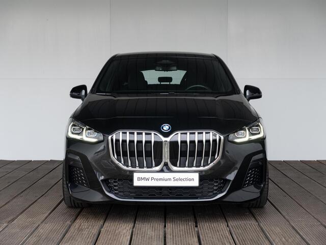 BMW 2-SERIE Active Tourer 225e xDrive | M Sportpakket | Innovation Pack | Comfort Access | Head-Up Display | Driving Assistant Plus | 17''