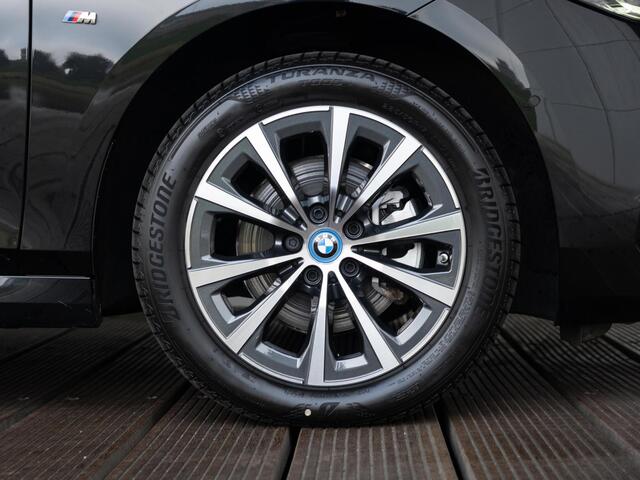 BMW 2-SERIE Active Tourer 225e xDrive | M Sportpakket | Innovation Pack | Comfort Access | Head-Up Display | Driving Assistant Plus | 17''