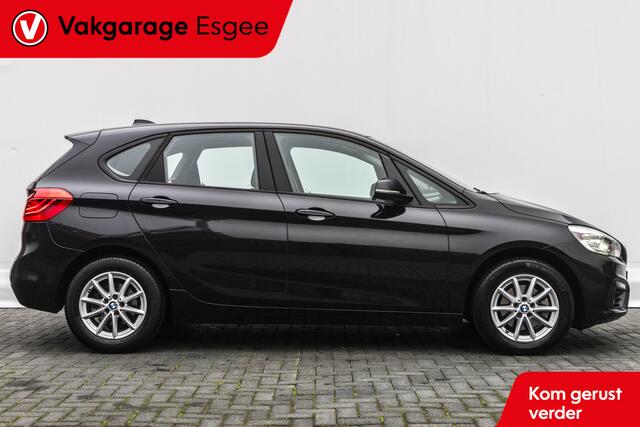 BMW 2-SERIE Active Tourer 218i 136 PK High Executive | Automaat | 1 e Eign | 57..000 KM | | Leder 'Dakota'| Clima | Navi | Pdc | Led | Head-Up Display |