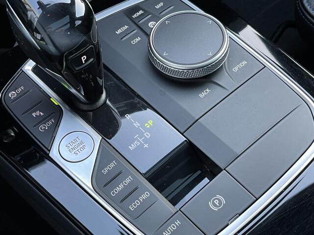 BMW 2-SERIE Gran Coupé 218i High Executive | Pano | Trekhaak | Adaptief |