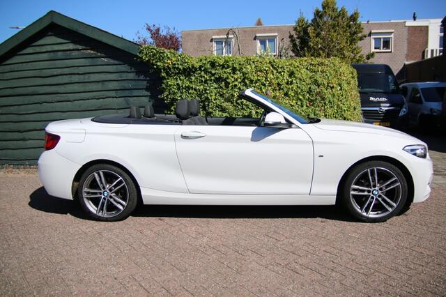 BMW 2-SERIE Cabrio 218i High Executive | M-pakket | Navigatie | Sensoren v/a |