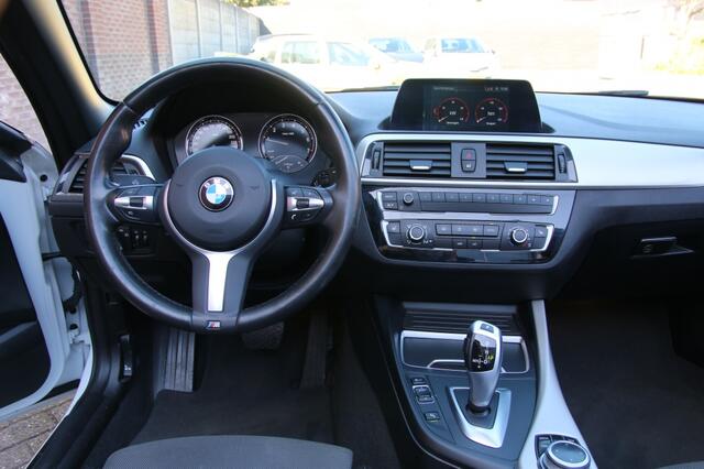 BMW 2-SERIE Cabrio 218i High Executive | M-pakket | Navigatie | Sensoren v/a |