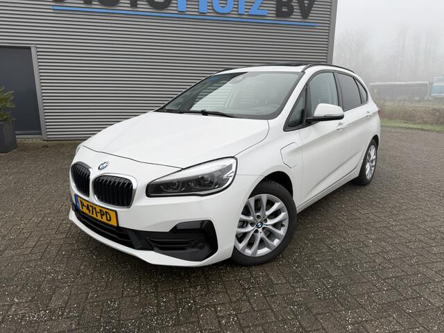 BMW 2-SERIE Active Tourer 225xe Executive Sport Line Trekhaak Panoramadak Head-Up Display Achteruitrijcamera Stuuwielverwarming ACC