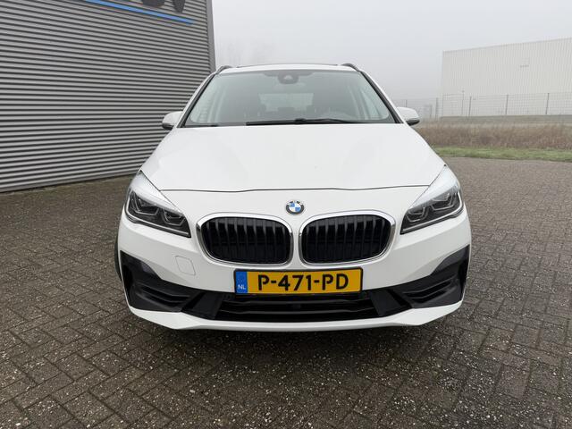 BMW 2-SERIE Active Tourer 225xe Executive Sport Line Trekhaak Panoramadak Head-Up Display Achteruitrijcamera Stuuwielverwarming ACC
