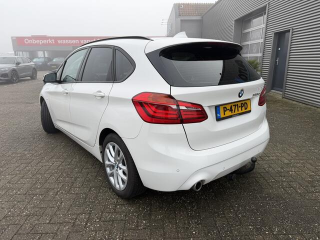 BMW 2-SERIE Active Tourer 225xe Executive Sport Line Trekhaak Panoramadak Head-Up Display Achteruitrijcamera Stuuwielverwarming ACC