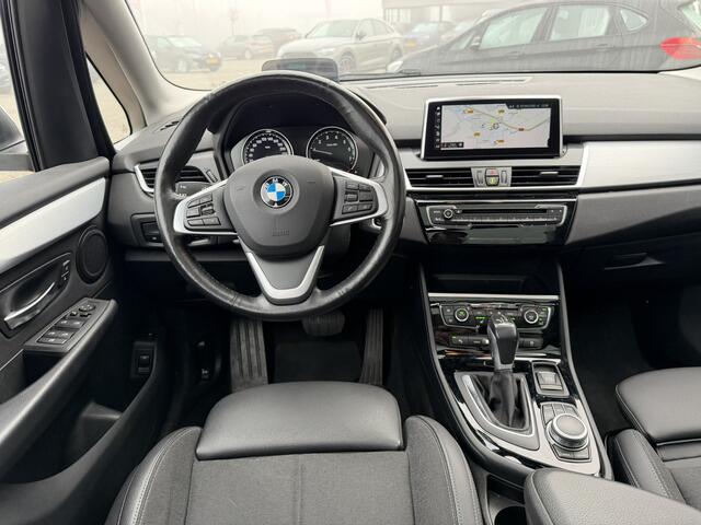 BMW 2-SERIE Active Tourer 225xe Executive Sport Line Trekhaak Panoramadak Head-Up Display Achteruitrijcamera Stuuwielverwarming ACC