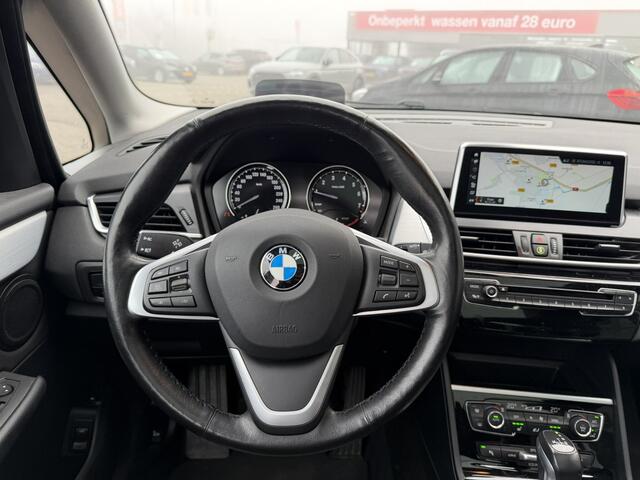 BMW 2-SERIE Active Tourer 225xe Executive Sport Line Trekhaak Panoramadak Head-Up Display Achteruitrijcamera Stuuwielverwarming ACC