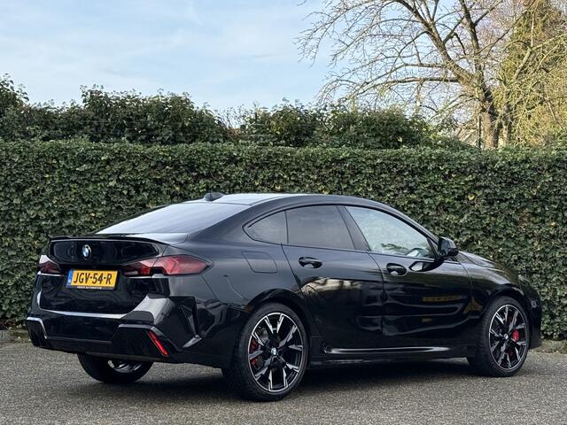 BMW 2-SERIE Gran Coupé 220 | M-Sport Pro | 19" | Panaroma | Harman/Kardon / Stoel+Stuur Verw. | Comf. Acc. | Getint Glas