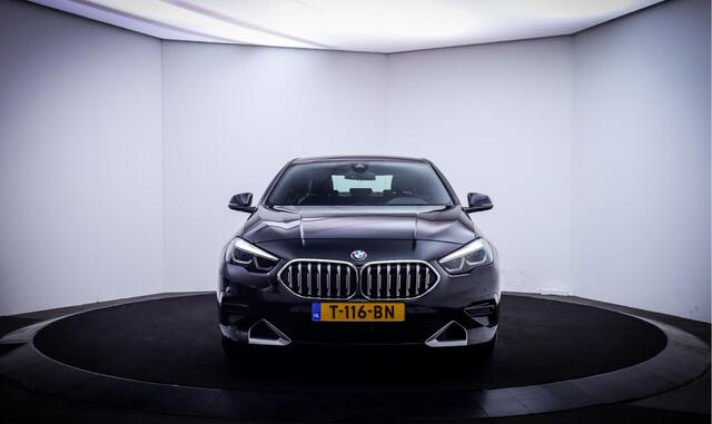 BMW 2-SERIE Gran Coupé 218iA SPORT-LINE DIGIDASH | FULL LED | HARMAN KARDON | LEDER | STOELVERW | CARPLAY | NAVI | LMV 17''