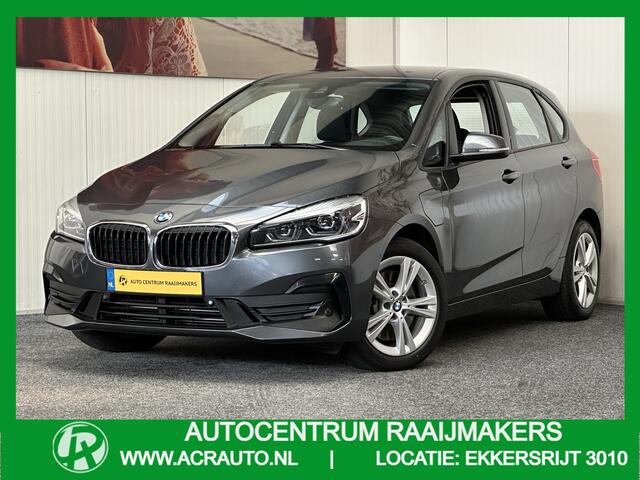 BMW 2-SERIE ACTIVE TOURER 225XE iPERFORMANCE 136 PK PLUG IN HYBRID NAVIGATIE A RIJ CAMERA STOEL VERWARMING PARKEER SENSOREN VOOR & ACHTER ZEER MOOI !!