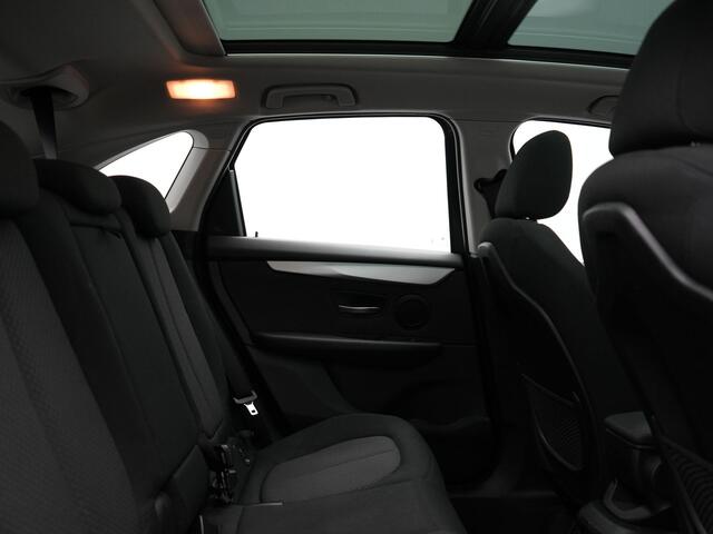 BMW 2-SERIE Active Tourer 218i High Executive 136pk Dealer O.H. | Panodak | Voorstoelen Verwarmd | Keyless | LED Koplampen | Cruise Control | Navigatie |