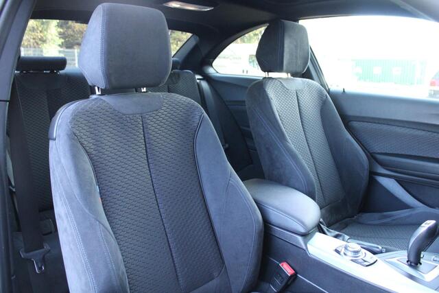 BMW 2-SERIE Coupé 218i Centennial Executive M-Sport | NAP | Schuif-/kanteldak | Stoelverwarming | Lichtmetalen velgen | Climate Control | Etc..