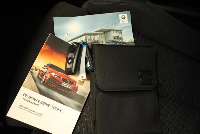 BMW 2-SERIE Coupé 218i Centennial Executive M-Sport | NAP | Schuif-/kanteldak | Stoelverwarming | Lichtmetalen velgen | Climate Control | Etc..