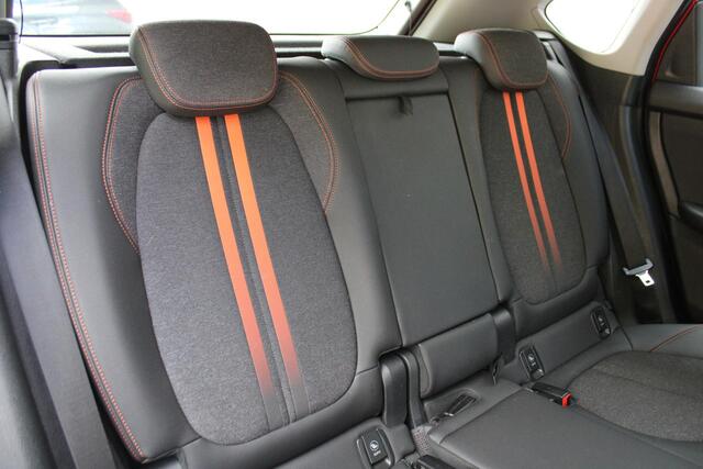 BMW 2-SERIE Active Tourer 218i 140pk Executive Edition | Head-Up | Achteruitrijcamera | Elektrische achterklep | Navigatie | Cruise control