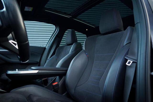 BMW 2-SERIE Active Tourer 220i / Aut / M-Sport / Pano / Trekhaak / 19'' / HUD