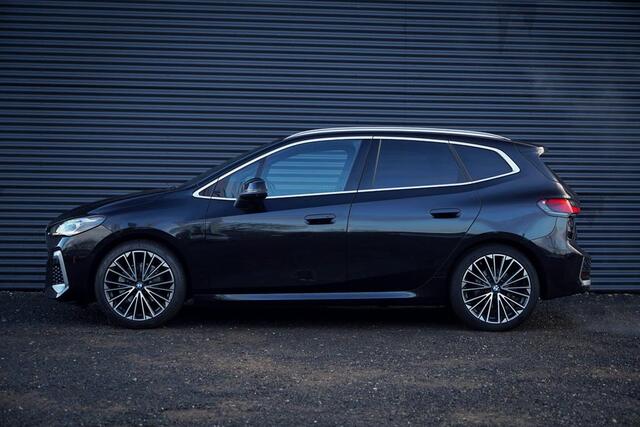BMW 2-SERIE Active Tourer 220i / Aut / M-Sport / Pano / Trekhaak / 19'' / HUD