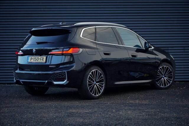 BMW 2-SERIE Active Tourer 220i / Aut / M-Sport / Pano / Trekhaak / 19'' / HUD