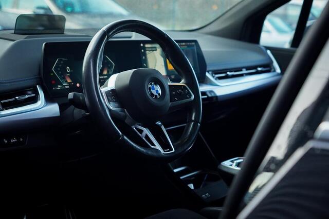 BMW 2-SERIE Active Tourer 220i / Aut / M-Sport / Pano / Trekhaak / 19'' / HUD