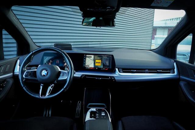 BMW 2-SERIE Active Tourer 220i / Aut / M-Sport / Pano / Trekhaak / 19'' / HUD