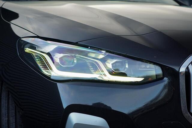 BMW 2-SERIE Active Tourer 220i / Aut / M-Sport / Pano / Trekhaak / 19'' / HUD