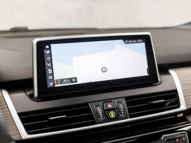 BMW 2-SERIE Active Tourer 218i High Executive Automaat (PANORAMADAK, FACELIFT, GROOT NAVI, DEALER ONDERHOUDEN, XENON, LEDER, HEAD-UP DISPLAY, ZWART HEMEL, NIEUWSTAAT)